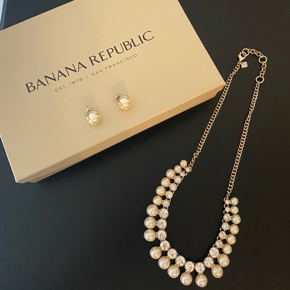 Banana Republic Jewelry - Banana Republic Pearl Statement Necklace/Earrings